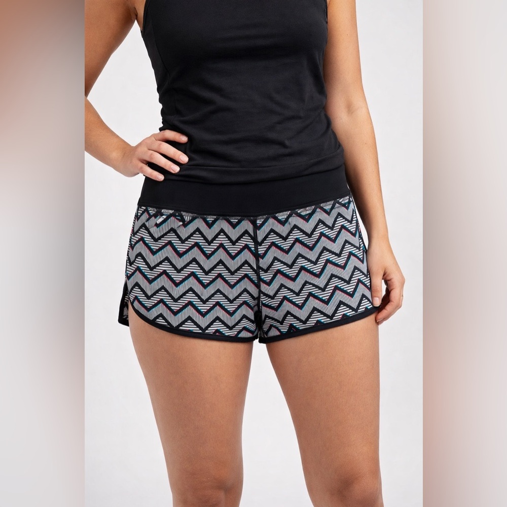 Lululemon Seawheeze Run Speed Shorts 3D Chevron Size 6